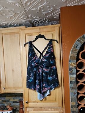 Torrid Black Blue Pink Tropical Floral Leaf Swim Tankini Top Wirefree Padded